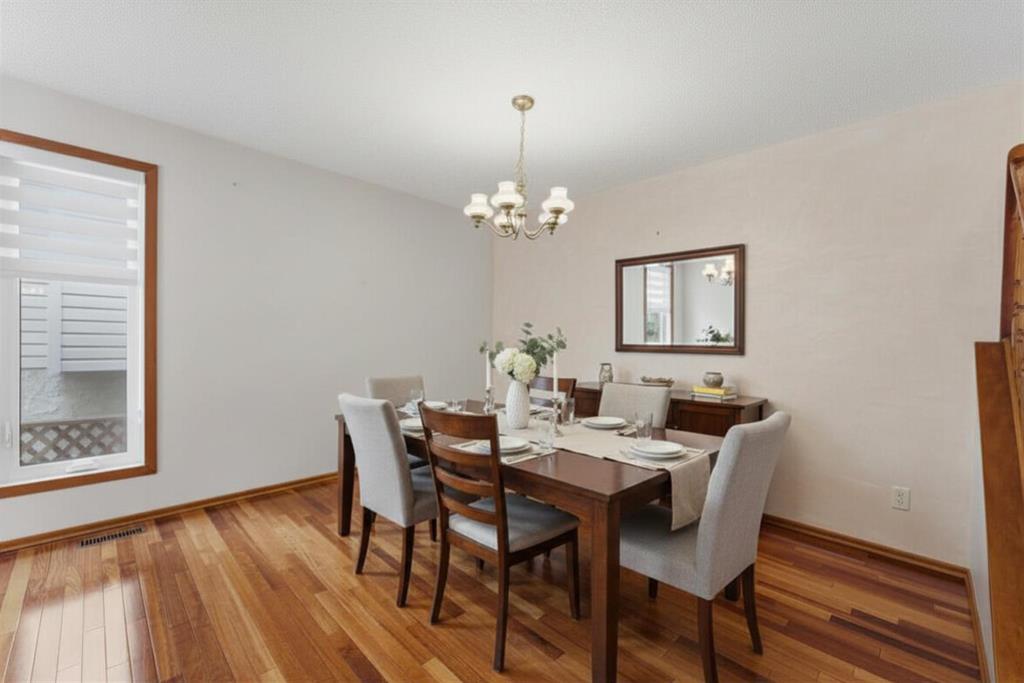 Additional image 6 of 28 Woodstock Way SW, Calgary, AB, T2W 5X3