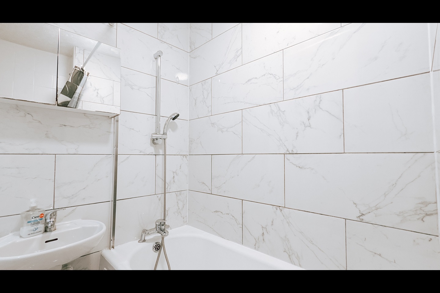 Additional image 2 of Studio Flat, Gloucester Terrace, W2, N1 7GU