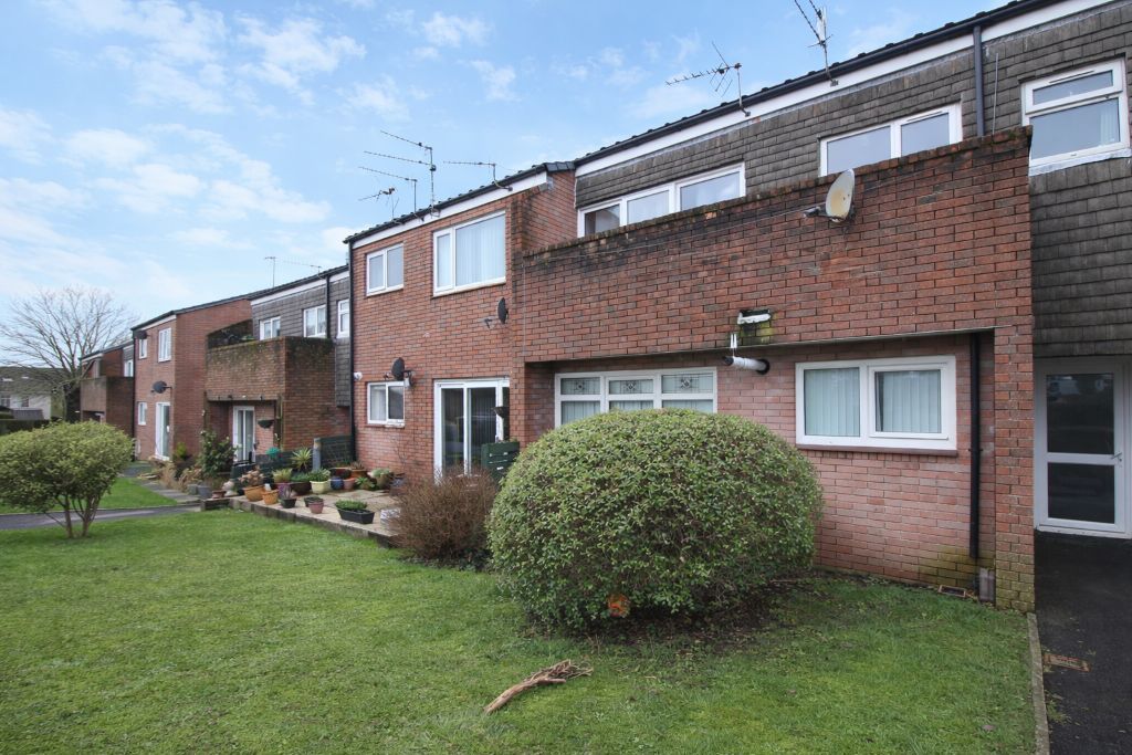 2 bed flat for saleLlys Celyn, Tonteg, Pontypridd CF38