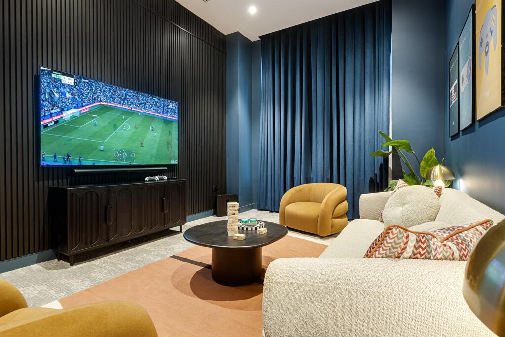 Additional image 24 of Belmont Wharf, Glasswater Locks, B4