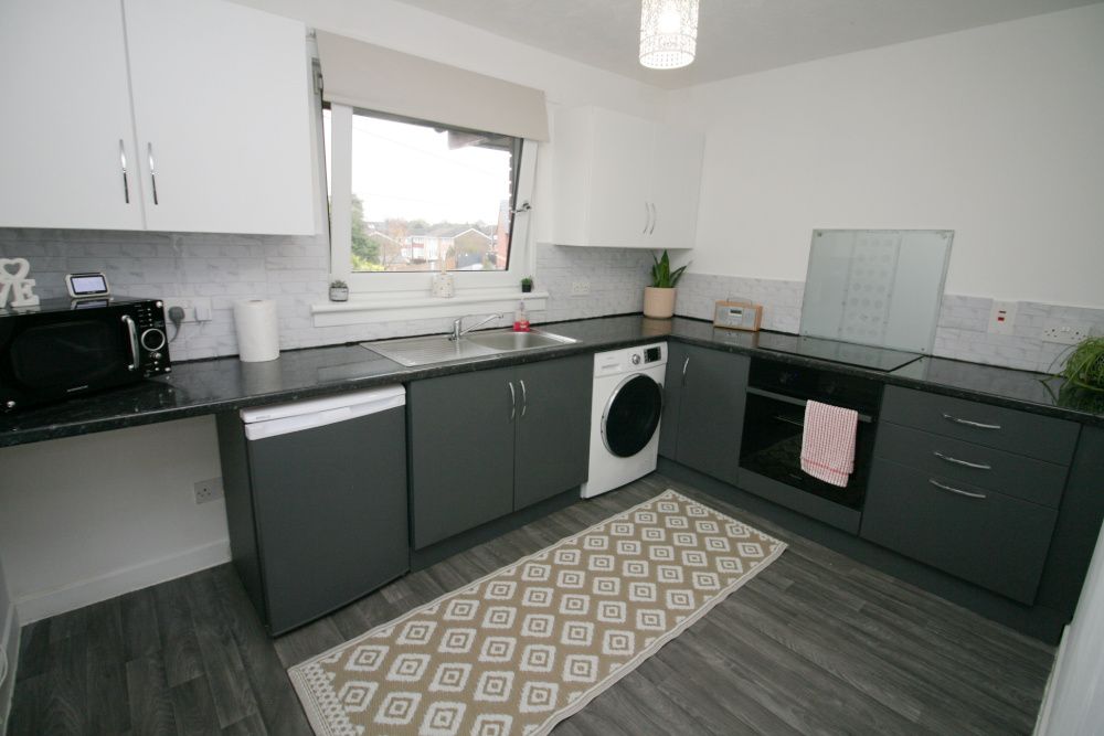 2 bed flat for saleDale Court, Wishaw ML2 photo 4