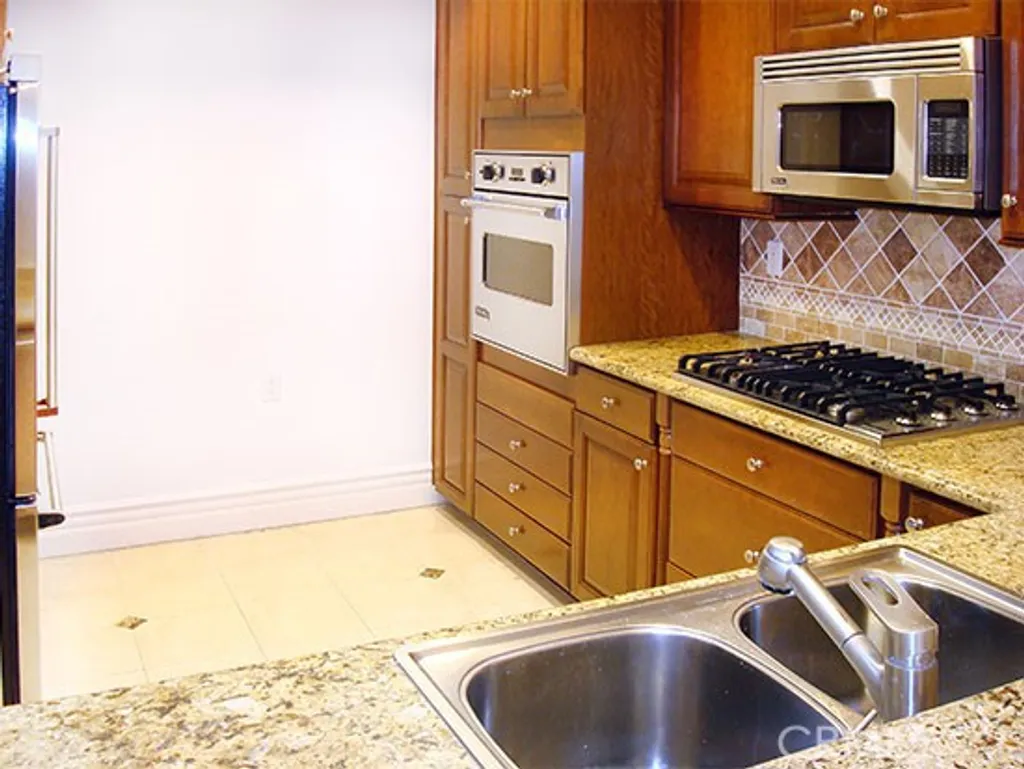 Additional image 7 of 10640 Woodbridge Street Unit PH2, Toluca Lake, CA 91602