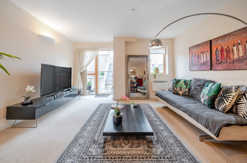 2 bed flat for saleThorngate House, St. Swithins Square, Lincoln, Lincolnshire LN2 photo 4