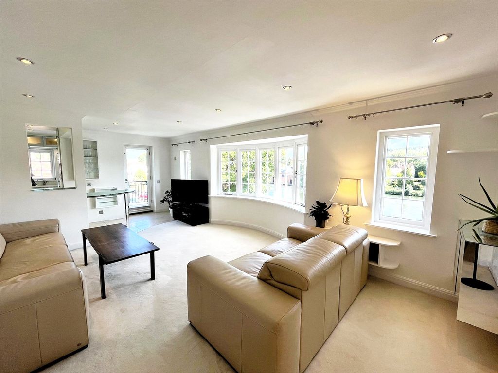 Additional image 3 of 2 bed flat for saleBaltic Court, Thameside, Henley-On-Thames, Oxfordshire RG9