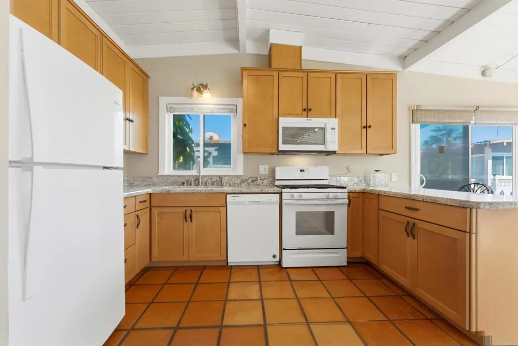 Additional image 5 of 1550 Seacost Drive Unit B, Imperial Beach, CA 91932