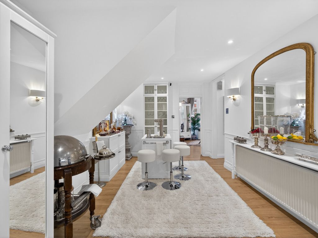 Additional image 9 of 3 bed flat for saleFriday Street Henley-On-Thames, Oxfordshire RG9