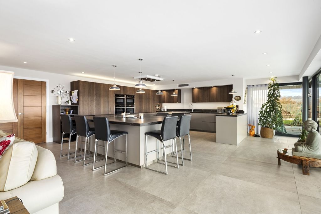 9 bed detached house for saleSt. Brides-Super-Ely, Cardiff CF5 photo 2