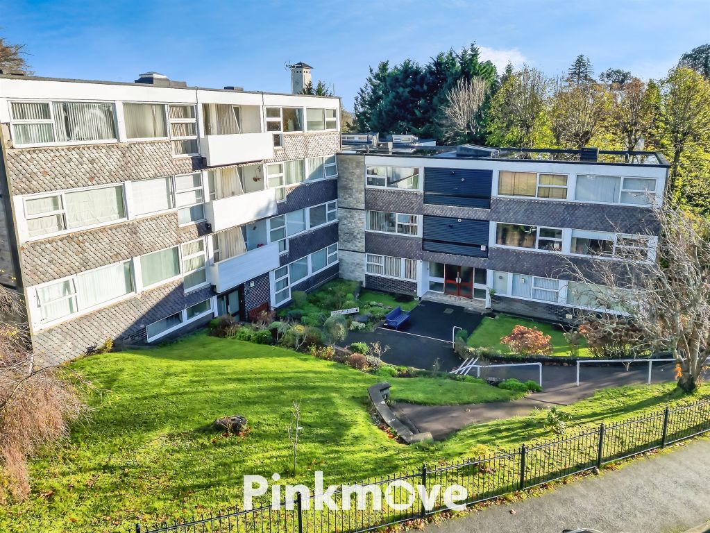 2 bed flat for saleFields Park Court, Newport NP20
