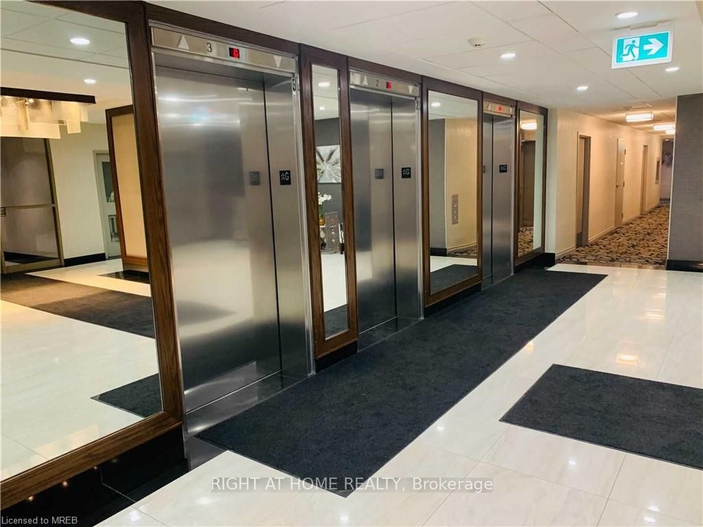 Additional image 3 of 1010-330 Rathburn Road W, Mississauga, ON, L5B 3Y2