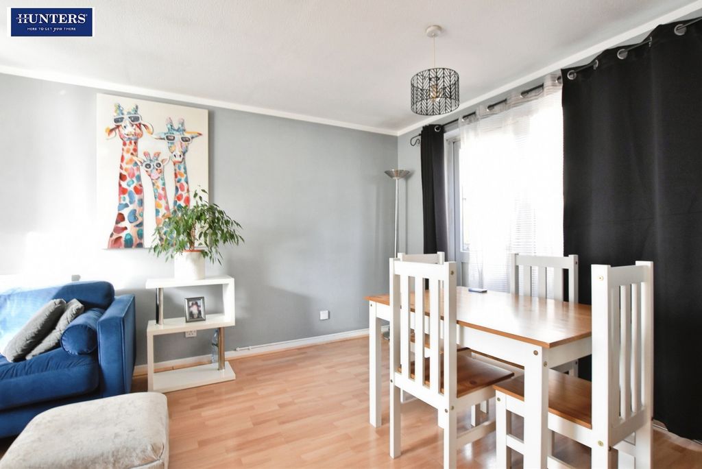 2 bed flat for saleEarls Walk, Scunthorpe DN16 photo 3