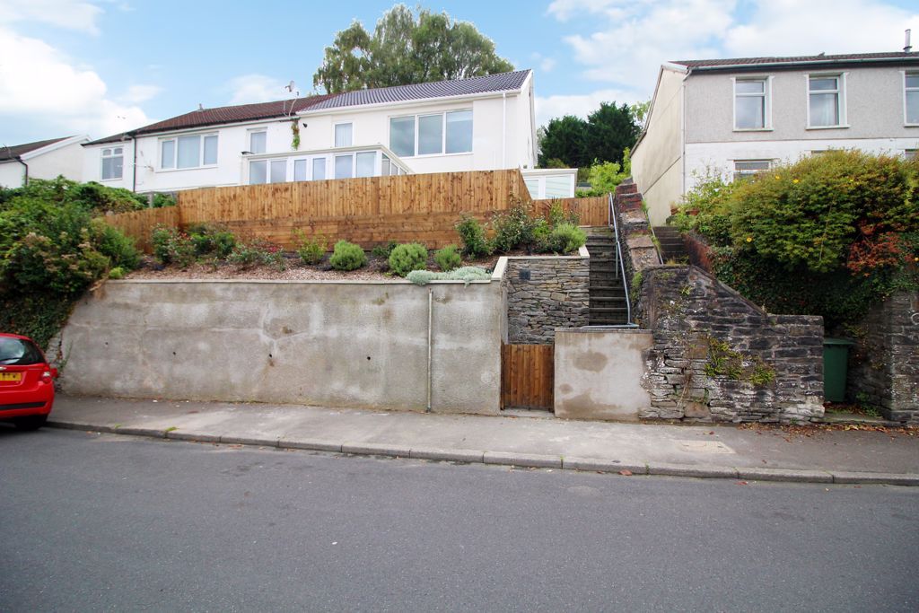 Additional image 16 of 2 bed flat for saleCilfynydd Road, Cilfynydd, Pontypridd CF37