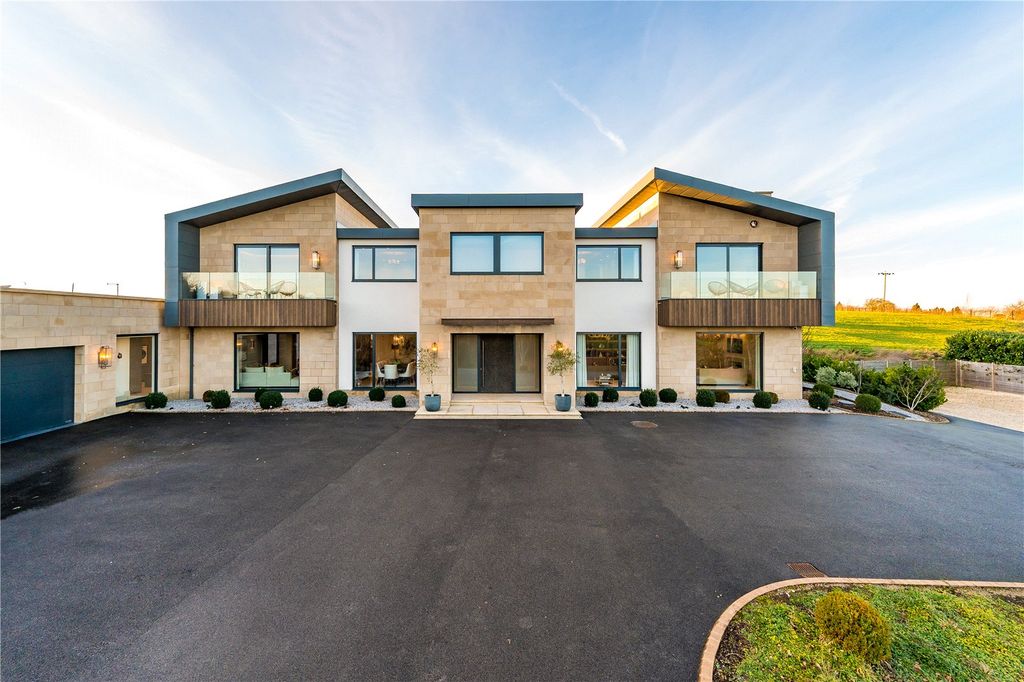 Land for saleHilltop Farm, Briestfield Road, Briestfield, Dewsbury, West Yorkshire WF12