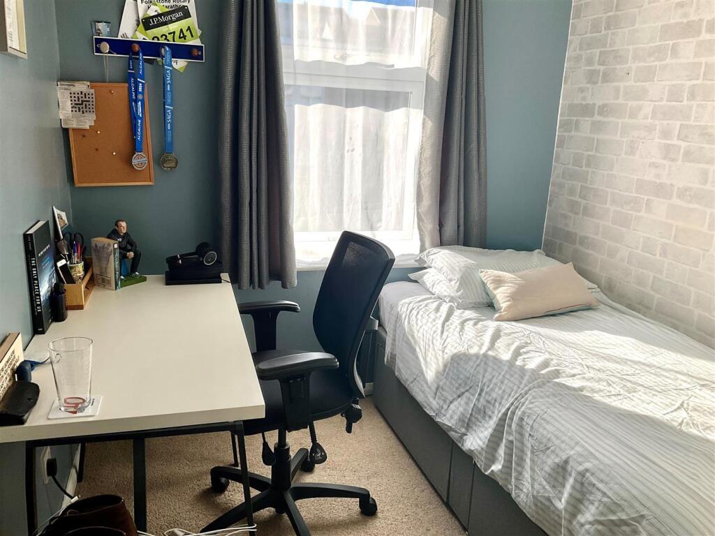 Additional image 18 of Briar Close, River