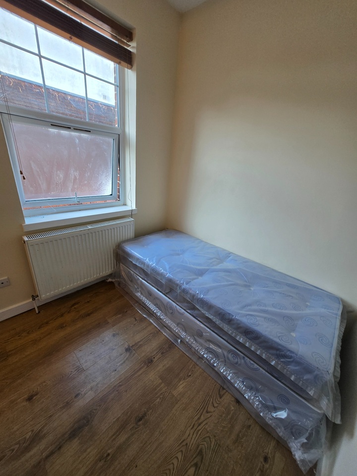 Additional image 2 of Studio Flat, Larkhall Lane, SW4, SW4 6SH