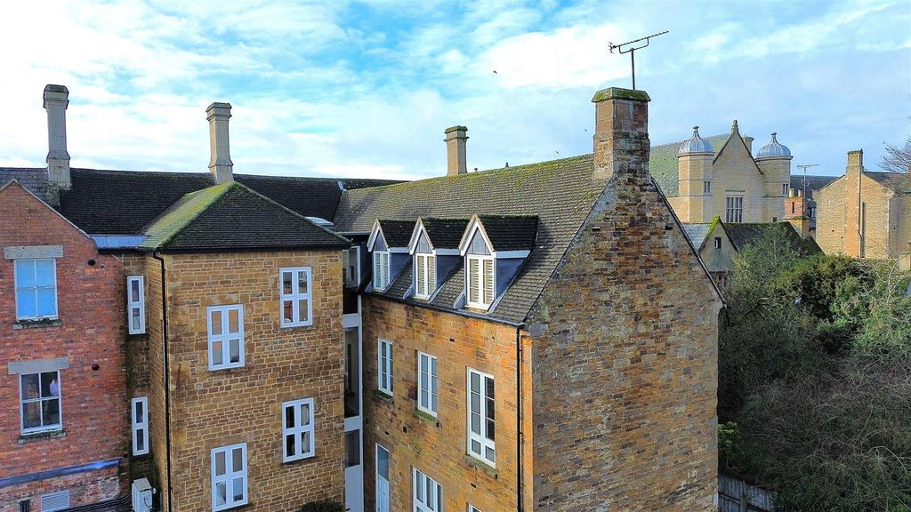 1 bed flat for saleFlat 8, Orange Street, Uppingham LE15