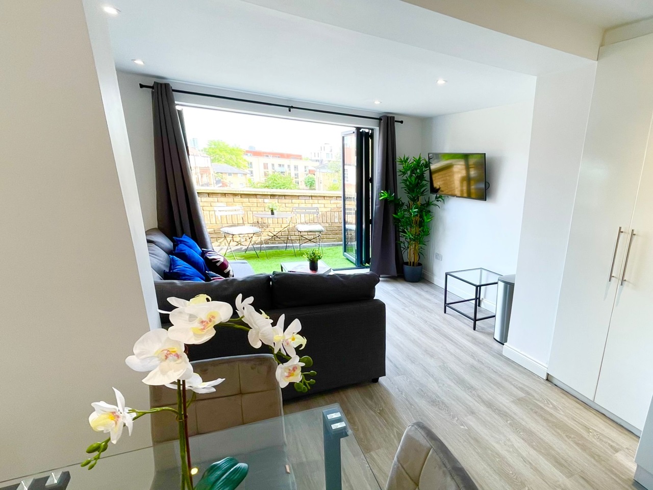 Additional image 5 of 2 Bed Flat, Spa Road, SE16, N1 7GU