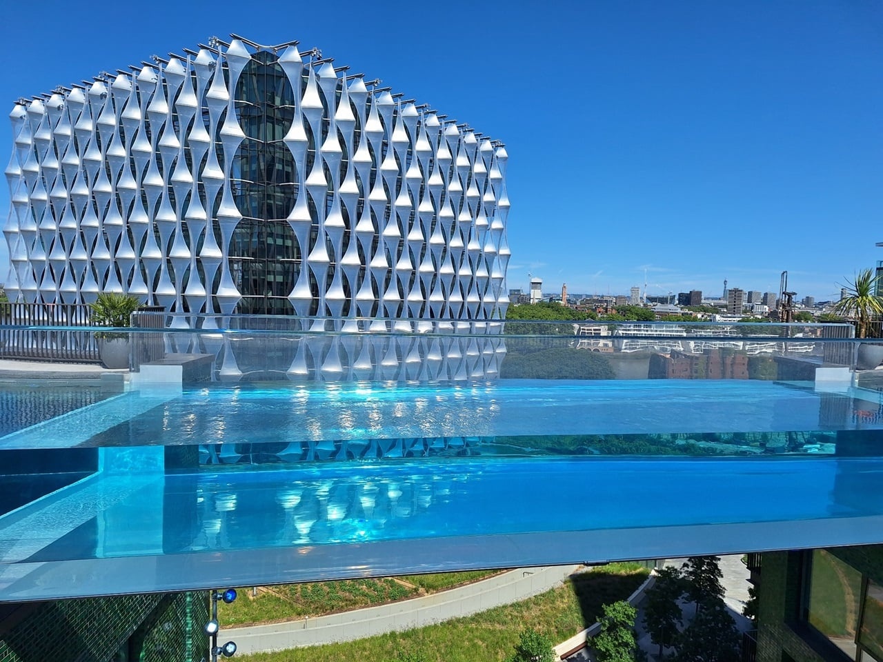 1 Bed Flat, Ambassador Building, SW11, N1 7GU