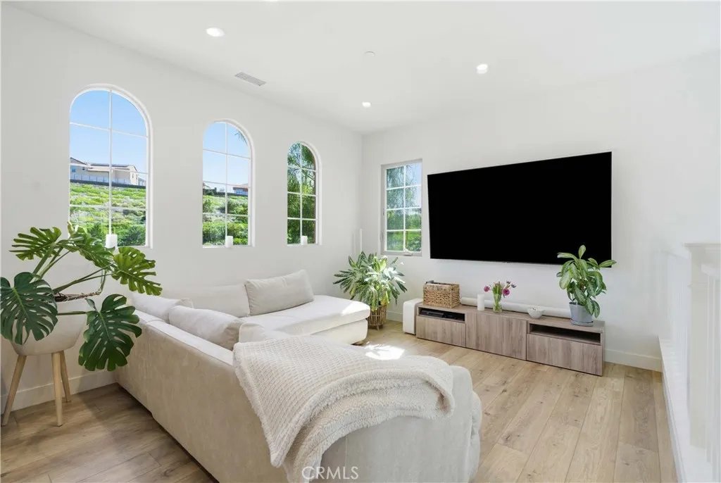 Additional image 80 of 107 Landroute, Irvine, CA 92618