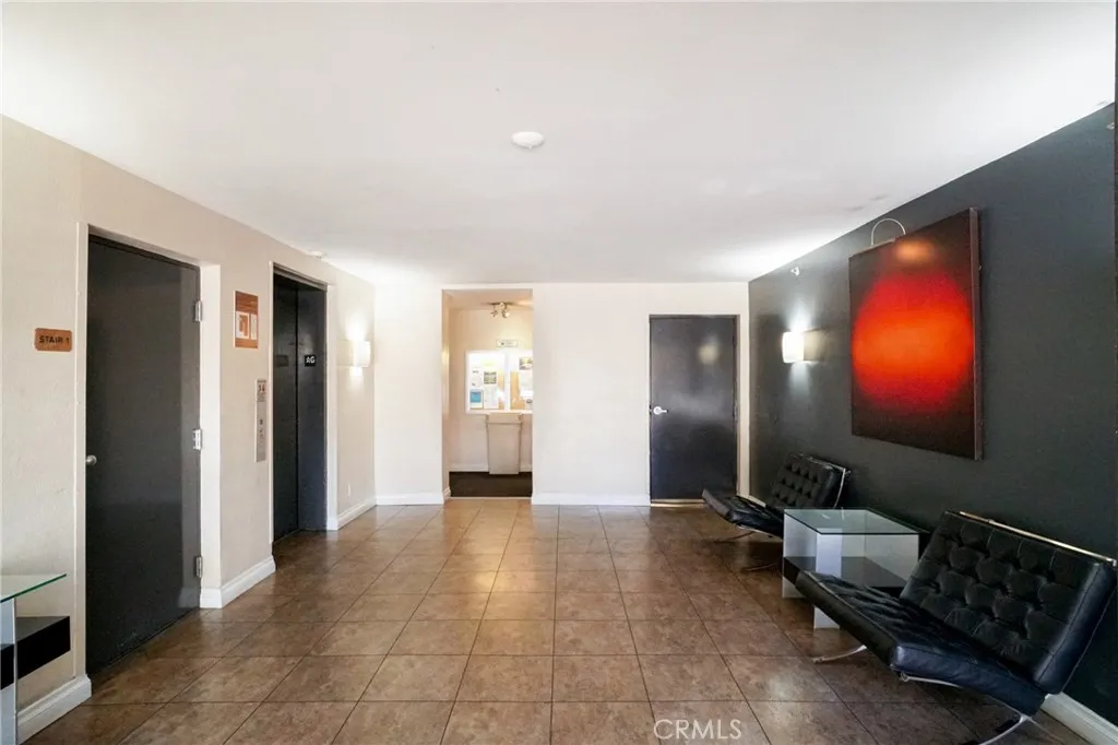 21500 Burbank Blvd Unit 310, Woodland Hills, CA 91367