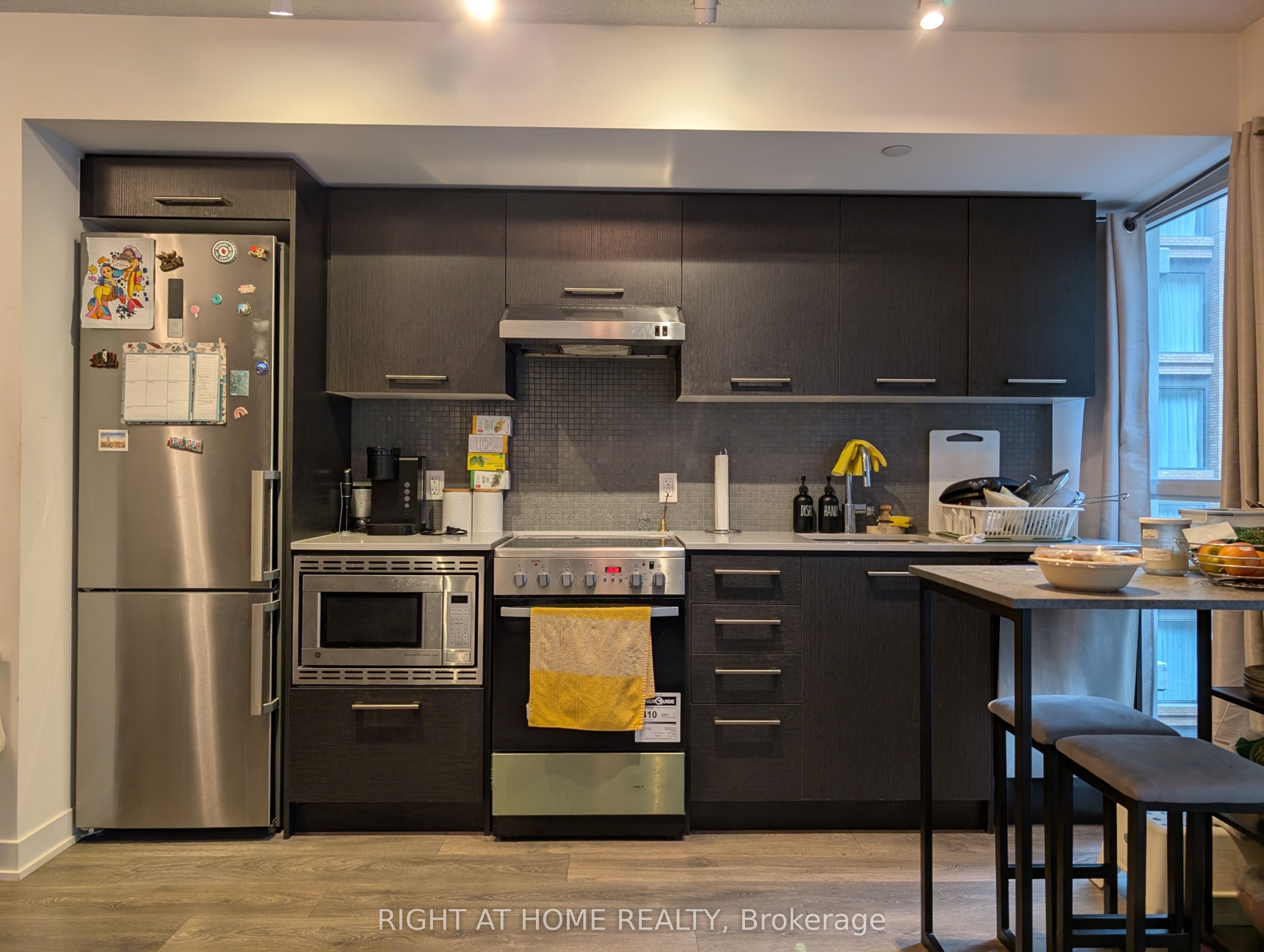 915-87 Peter Street, Toronto, ON, M5V 0P1