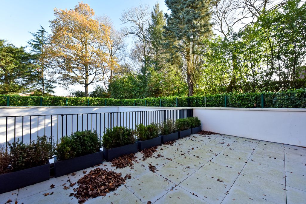 Additional image 11 of 3 bed flat for saleWellington Court, Beaconsfield HP9