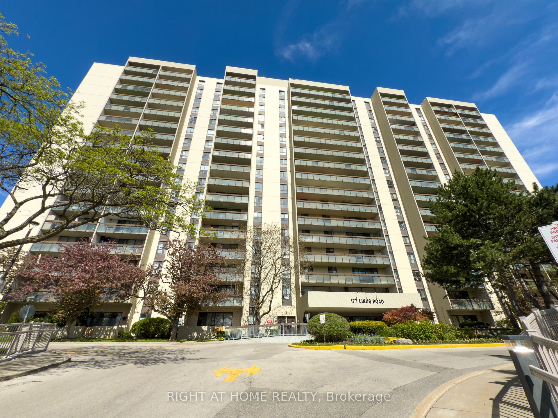 PH15-177 Linus Road, Toronto, ON, M2J 4S5