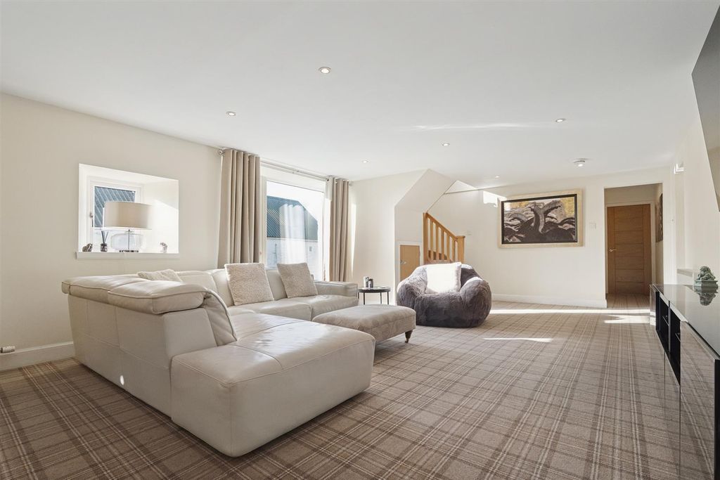 5 bed detached house for saleWester Moss, Rumbling Bridge KY13 photo 2