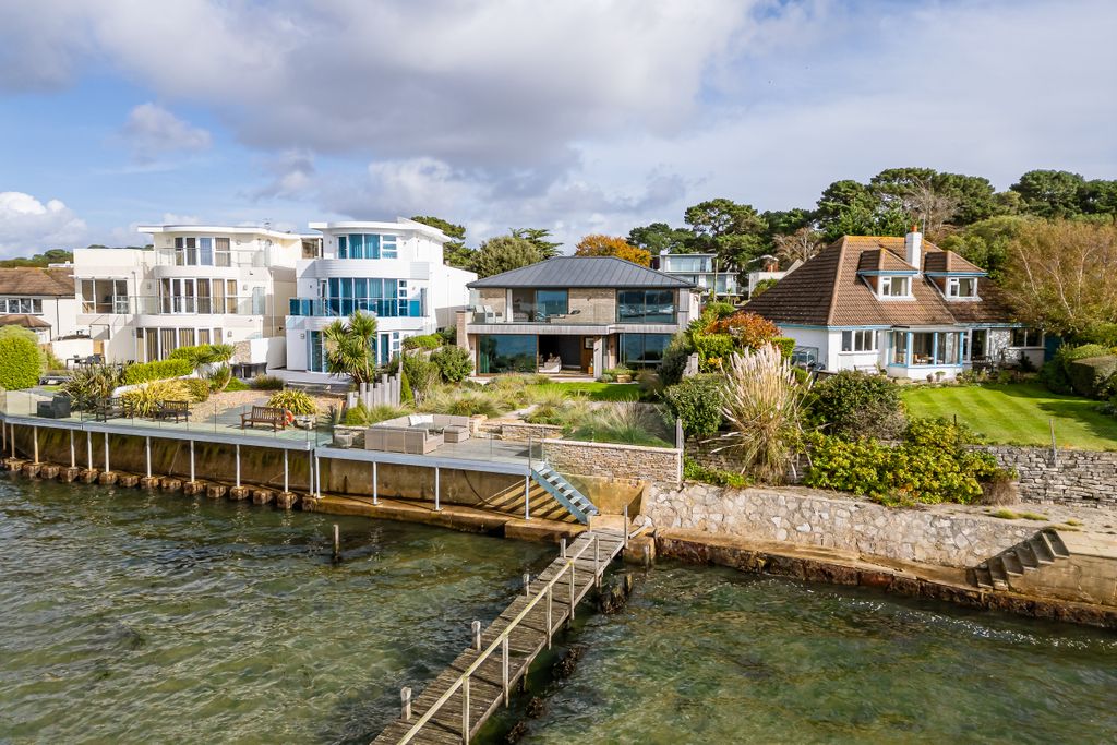 4 bed detached house for saleFirs Lane, Poole BH14