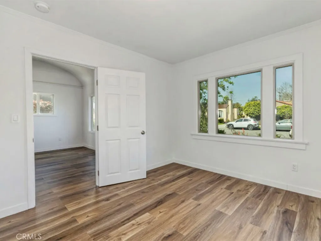 Additional image 41 of 242 W Elmwood Ave, Burbank, CA 91502