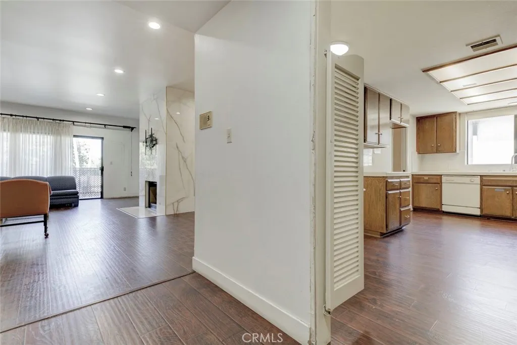 Additional image 77 of 17522 Sherman Way Unit 202, Van Nuys, CA 91406