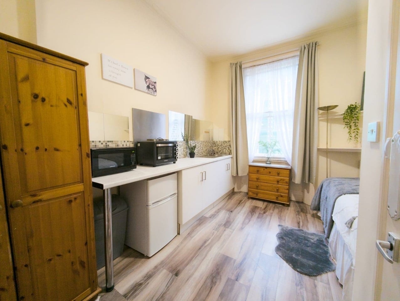 Additional image 2 of Bedsit, Claverton St, SW1V, N1 7GU