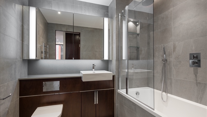 Additional image 7 of 3 Bed Flat, Charles Clowes Walk, SW11, N1 7GU