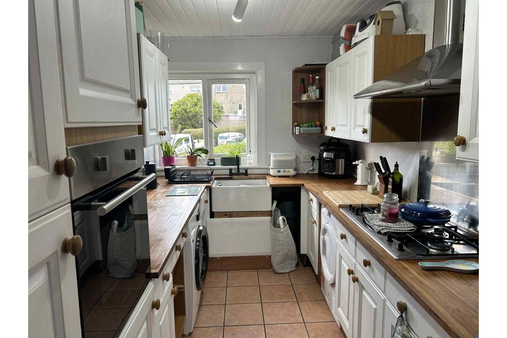 Additional image 4 of 2 bed flat for saleDavaar Avenue, Campbeltown PA28