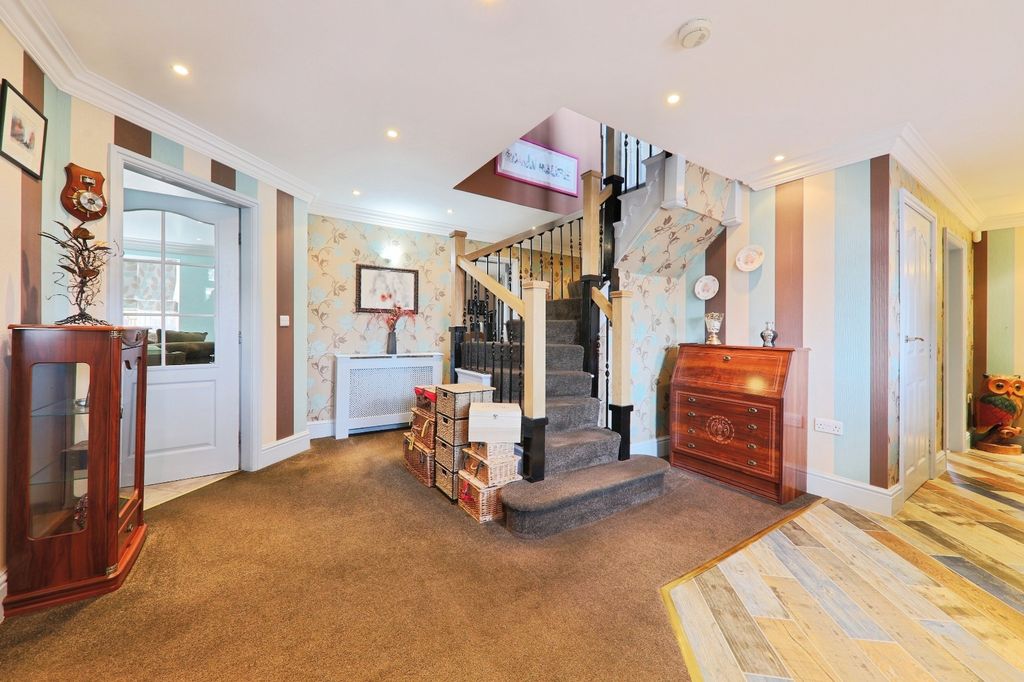 5 bed detached house for saleCurtis Close, Barton-Upon-Humber DN18 photo 5