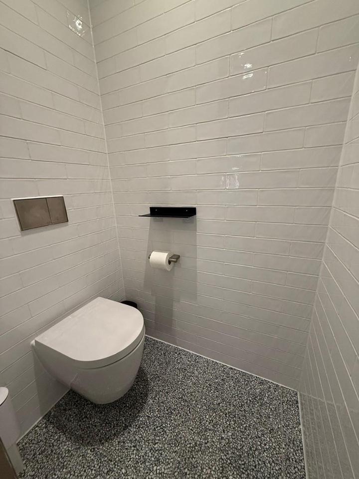 Additional image 2 of 2 Bed Flat, Viaduct Gardens, SW11, N1 7GU