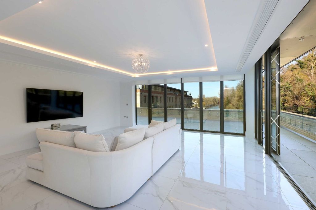 Additional image 10 of 4 bed flat for saleGlen Island, Taplow, Buckinghamshire SL6