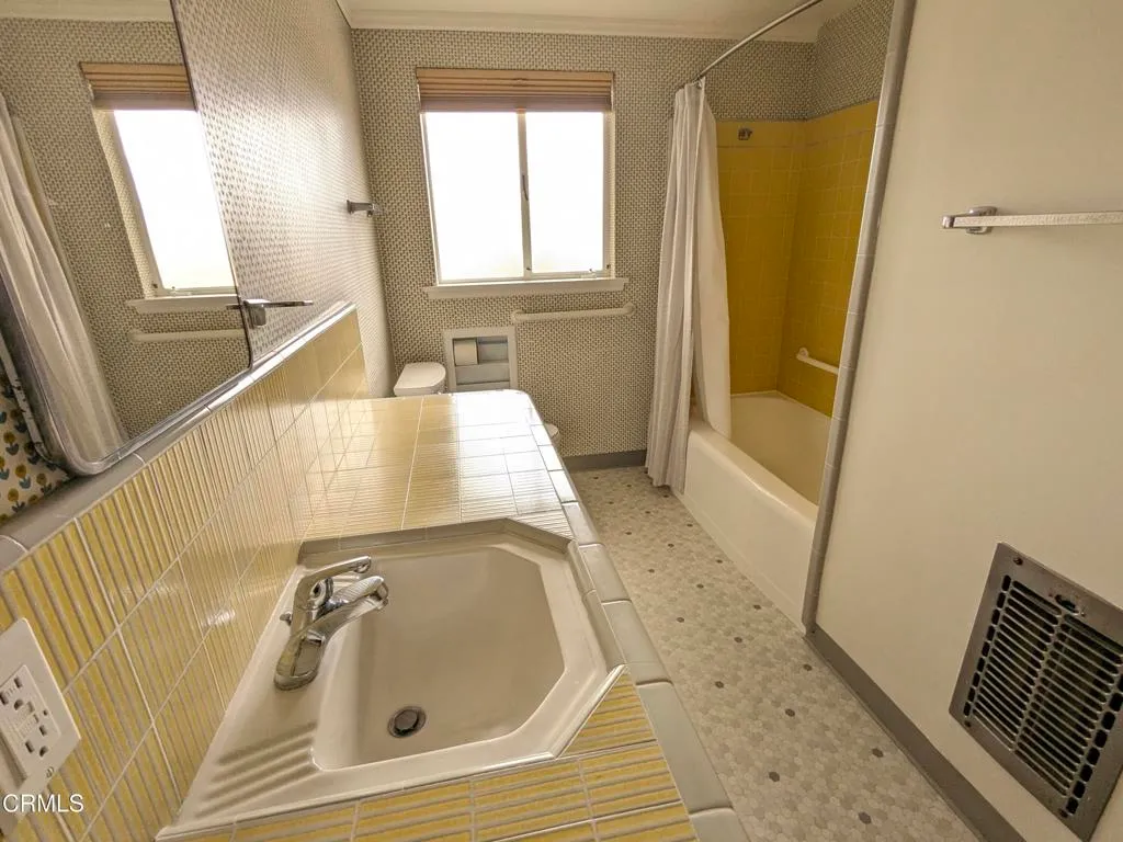 Additional image 7 of 1990 Fox Ridge Drive, Pasadena, CA