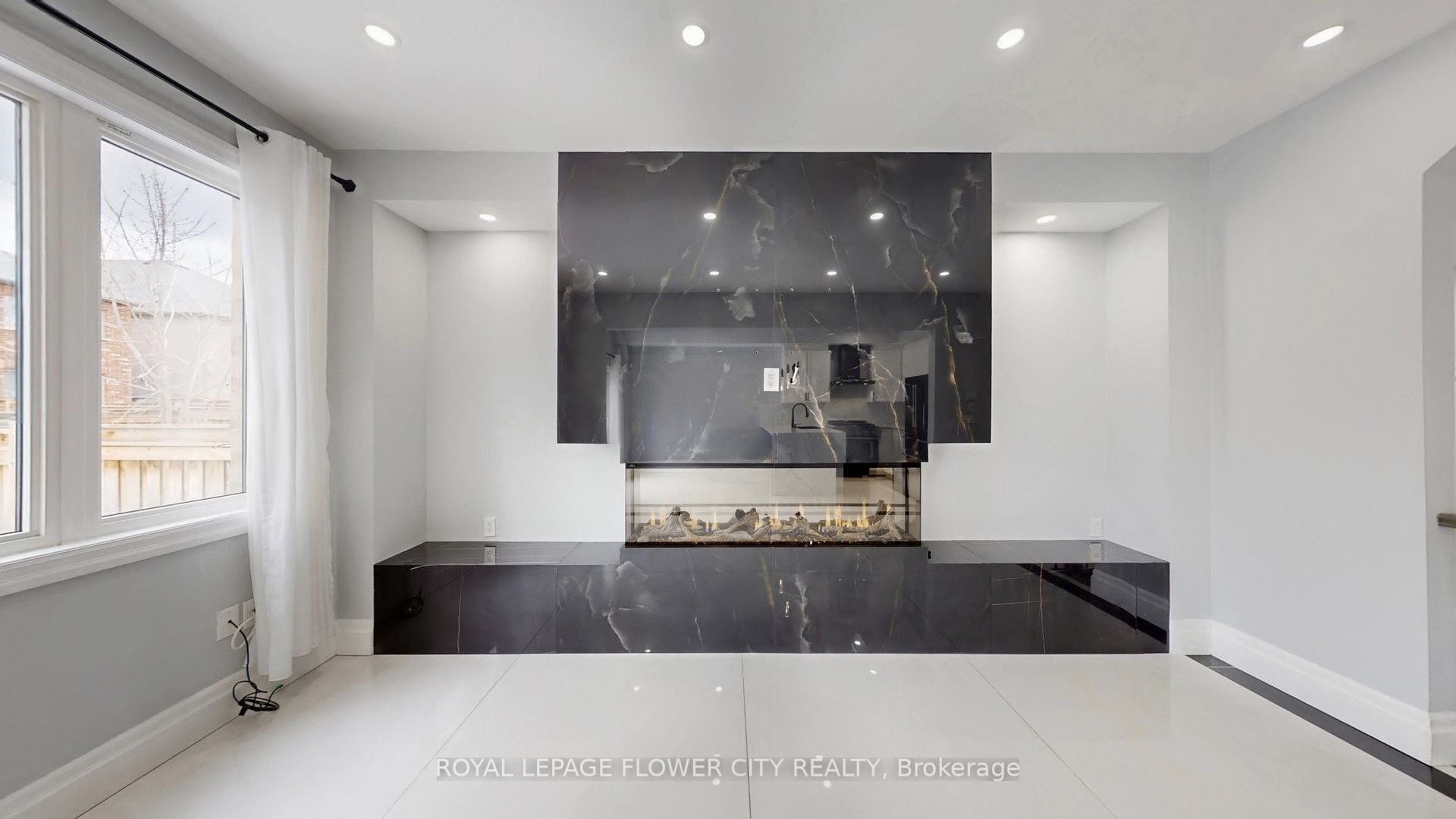 Additional image 2 of 642 Sweetwater Crescent, Newmarket, ON, L3X 0H5