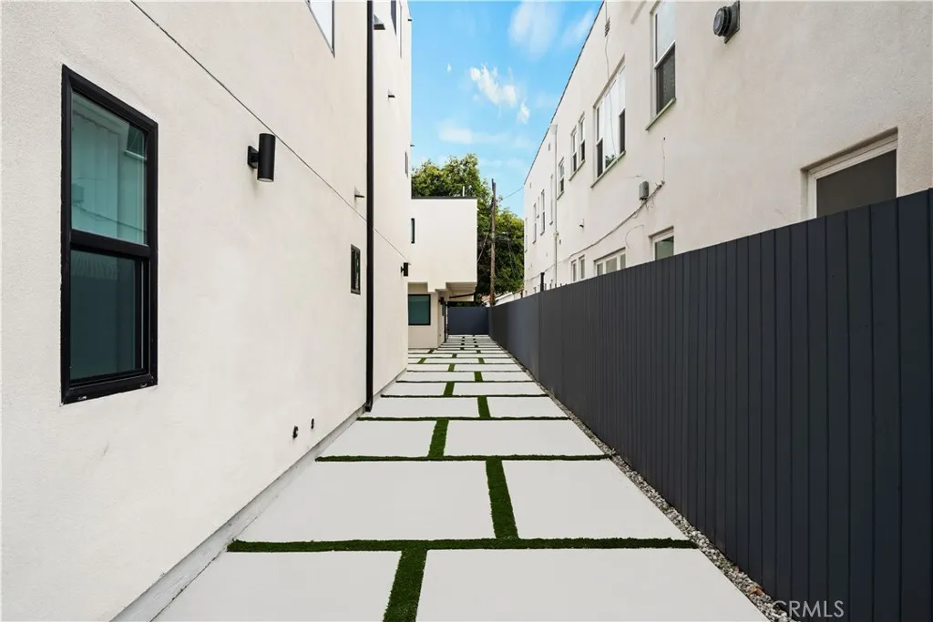 Additional image 46 of 2922 12th Avenue, Los Angeles, CA 90018