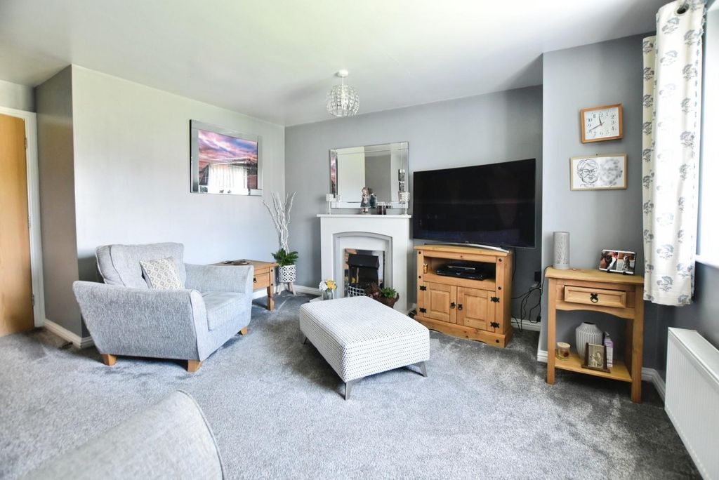 2 bed flat for salePintail Close, Scunthorpe DN16 photo 5