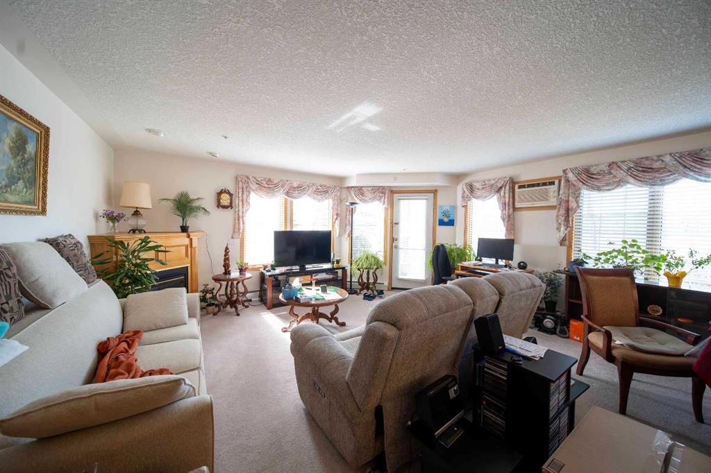 Additional image 5 of 128-6868 Sierra Morena Boulevard SW, Calgary, AB, T3H 3R6