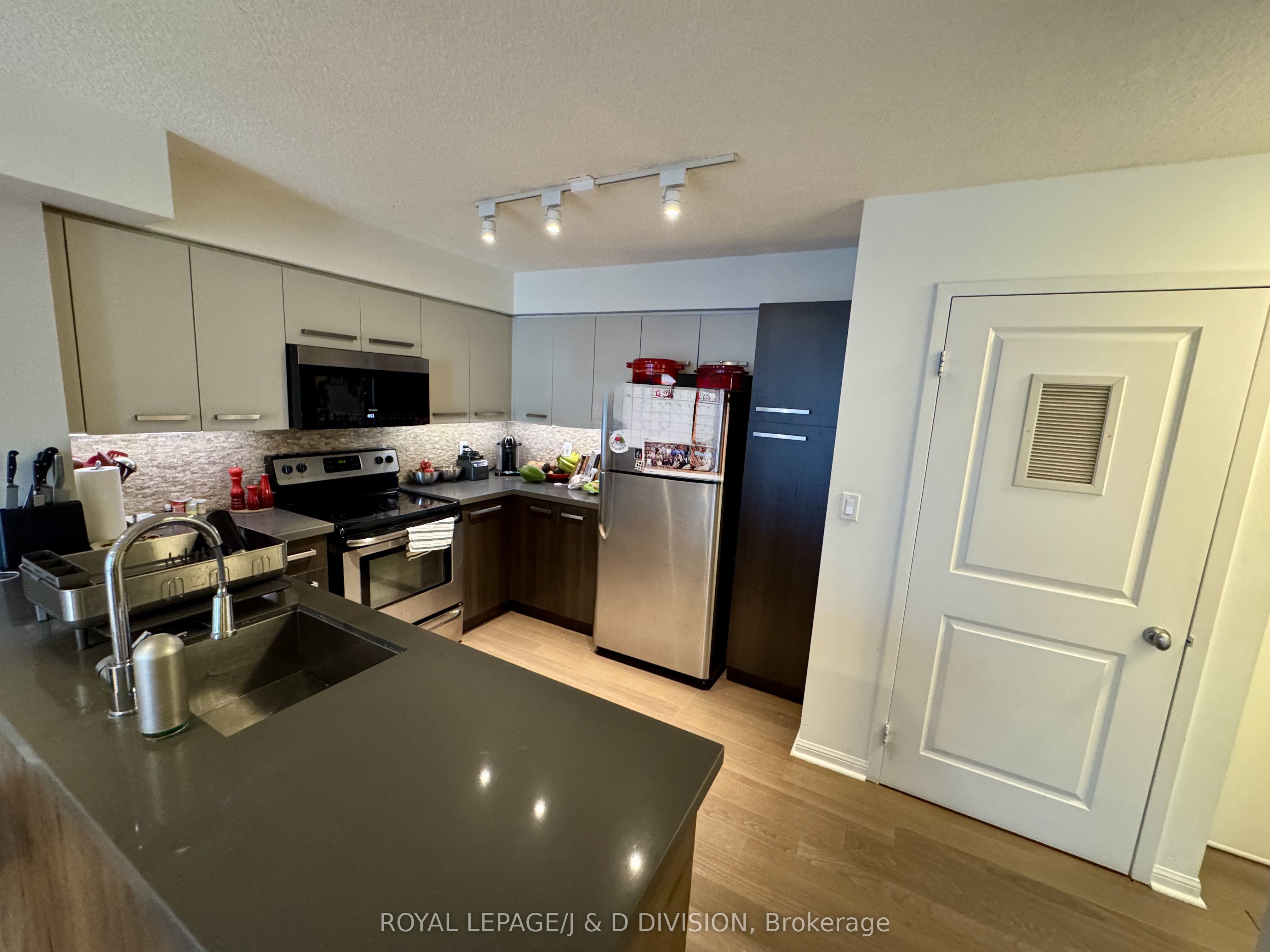 Additional image 3 of 1013-11 St Joseph Street, Toronto, ON, M4Y 3G4