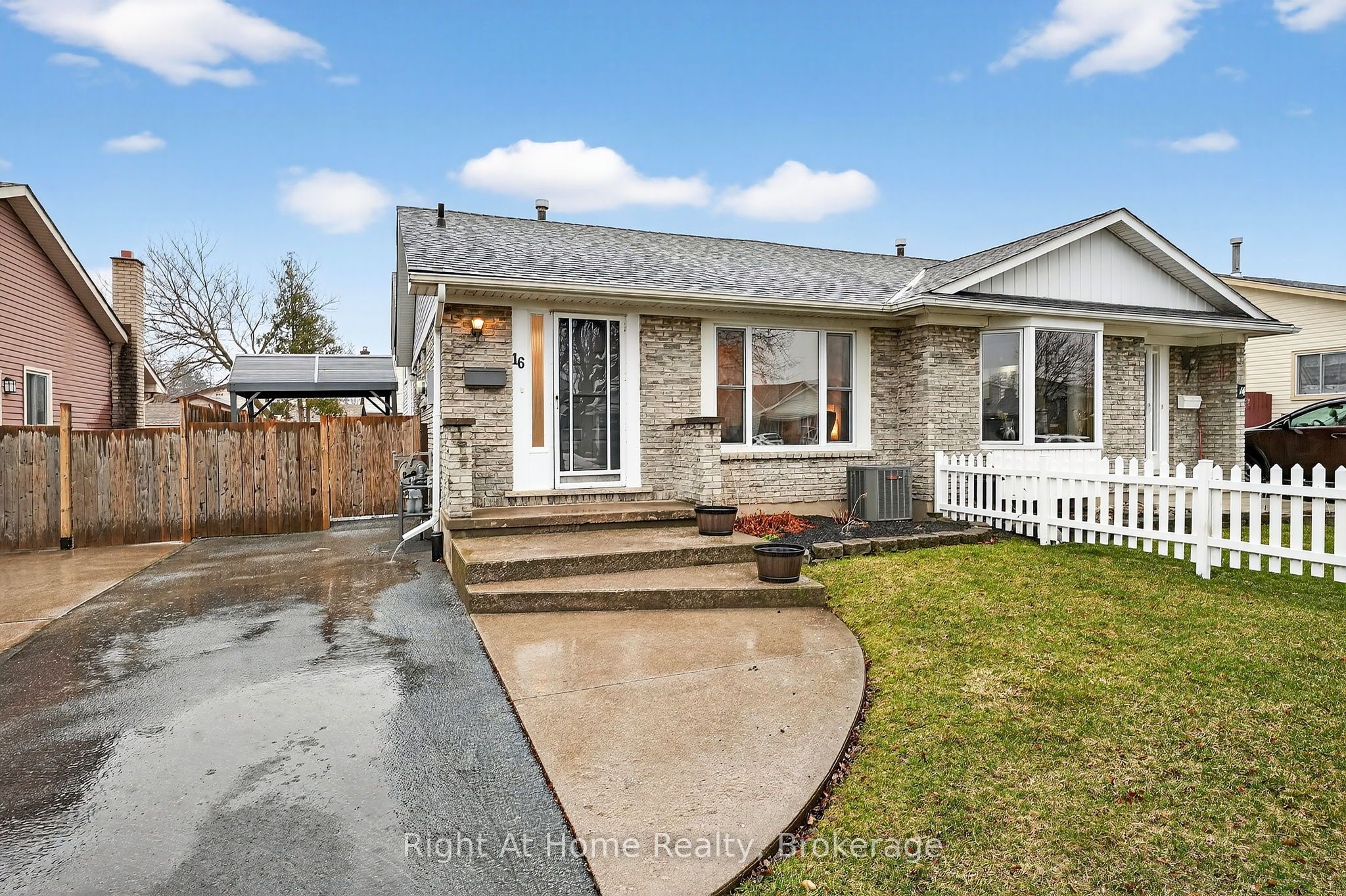 16 Dundee Drive, St. Catharines, ON, L2P 3T1