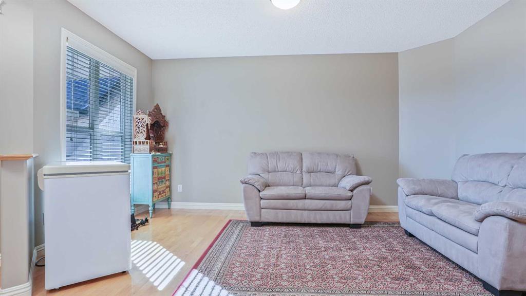Additional image 4 of 220 Everwillow Green SW, Calgary, AB, T2Y 4V9