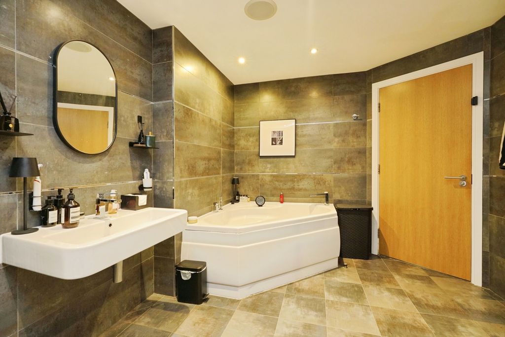 Additional image 16 of 3 bed flat for saleStation Road, Ashby-De-La-Zouch, Leicestershire LE65