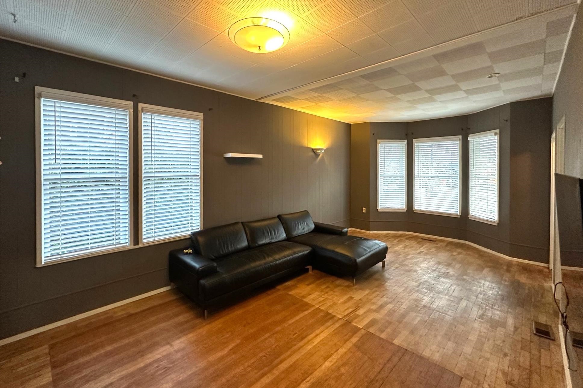 Additional image 4 of 166 10th Street E, North Vancouver, BC, V7L 2C8