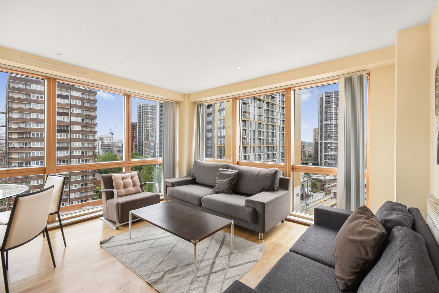 2 Bed Flat, Metro Central Heights, SE1, N1 7GU