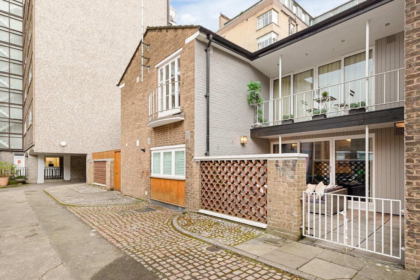 Additional image 10 of 4 Bed Flat, William Mews, SW1X, N1 7GU