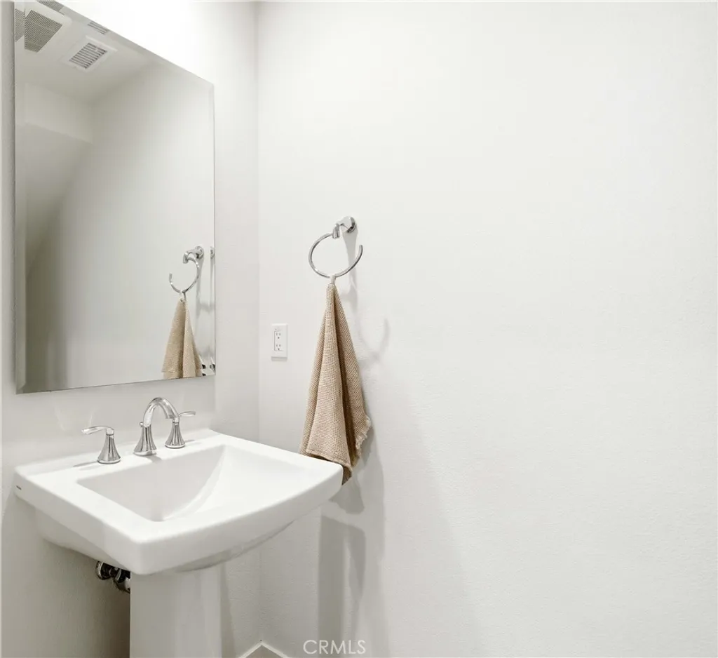 Additional image 18 of 107 Landroute, Irvine, CA 92618