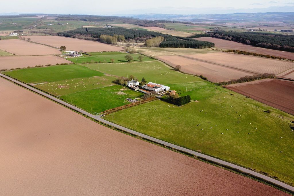 4 bed property for saleMadderty, Crieff PH7 photo 4